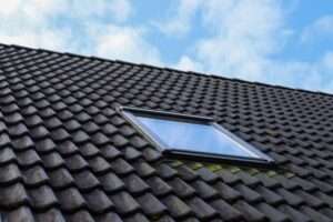 Instala ventanas de tejado para una mayor iluminacion y ventilacion en tu hogar